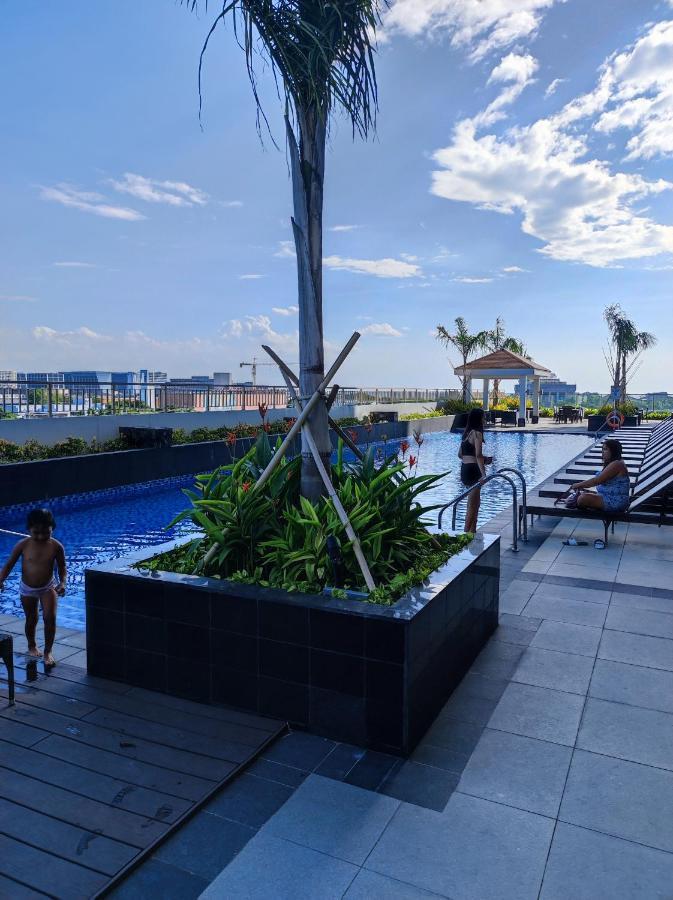 Schoenes Apartment Mit Pool-Nutzung Manila Exterior photo